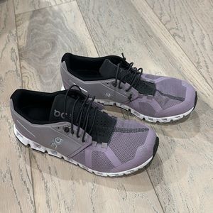ON CLOUD SNEAKERS (barely worn)!!